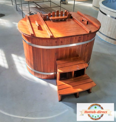 Oval hot tub with - hot,
